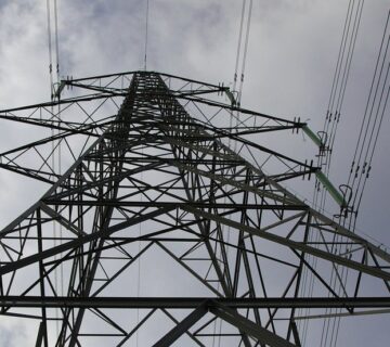A transmission tower [PHOTO CREDIT: Ellesmere Port Cheshire https://www flickr com/photos/oneterry/15143973918]