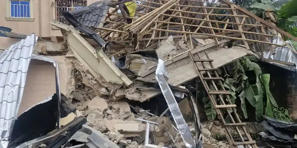 Collapsed building used to illustrate the story
