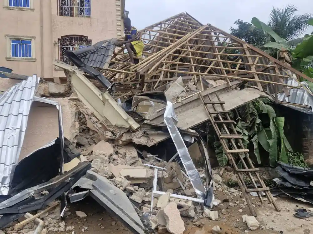 Collapsed building used to illustrate the story