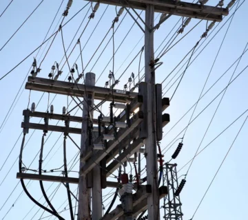 Electricity pole