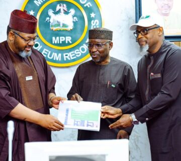 L R: Executive Chairman/CEO of the Presidential Initiative on Compressed Natural Gas and Electric Vehicles (Pi CNG & EV), Ismaeel Ahmed; Minister of State for Petroleum Resources (Gas), Ekperikpe Ekpo; and Coordinator of the Decade of Gas Secretariat, Ed Ubong, during the presentation of progress reports on the CNG programme to the Minister at the Ministry of Petroleum Resources, NNPC Towers, Abuja, on Friday 