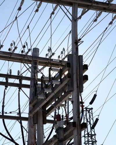 Electricity pole